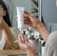 Очищувальний відбілюючий гель Farmasi Dr.Tuna Lumi Radiance 0