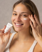 Відбілюючий крем для шкіри навколо очей Lumi Radiance Dr.Tuna 1